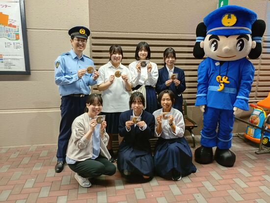 ４